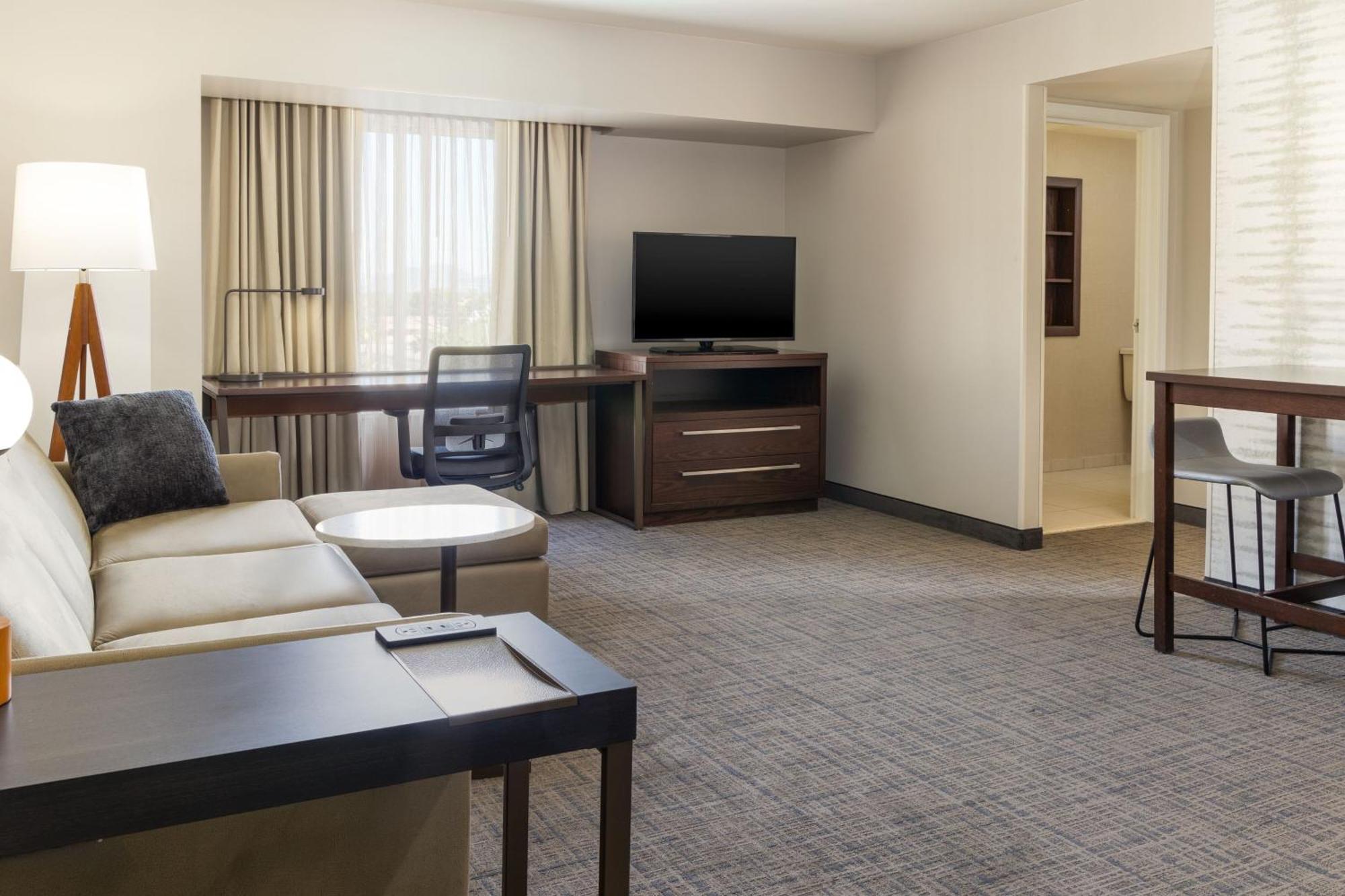 Hotel By Marriott Vegas Airport 3*
