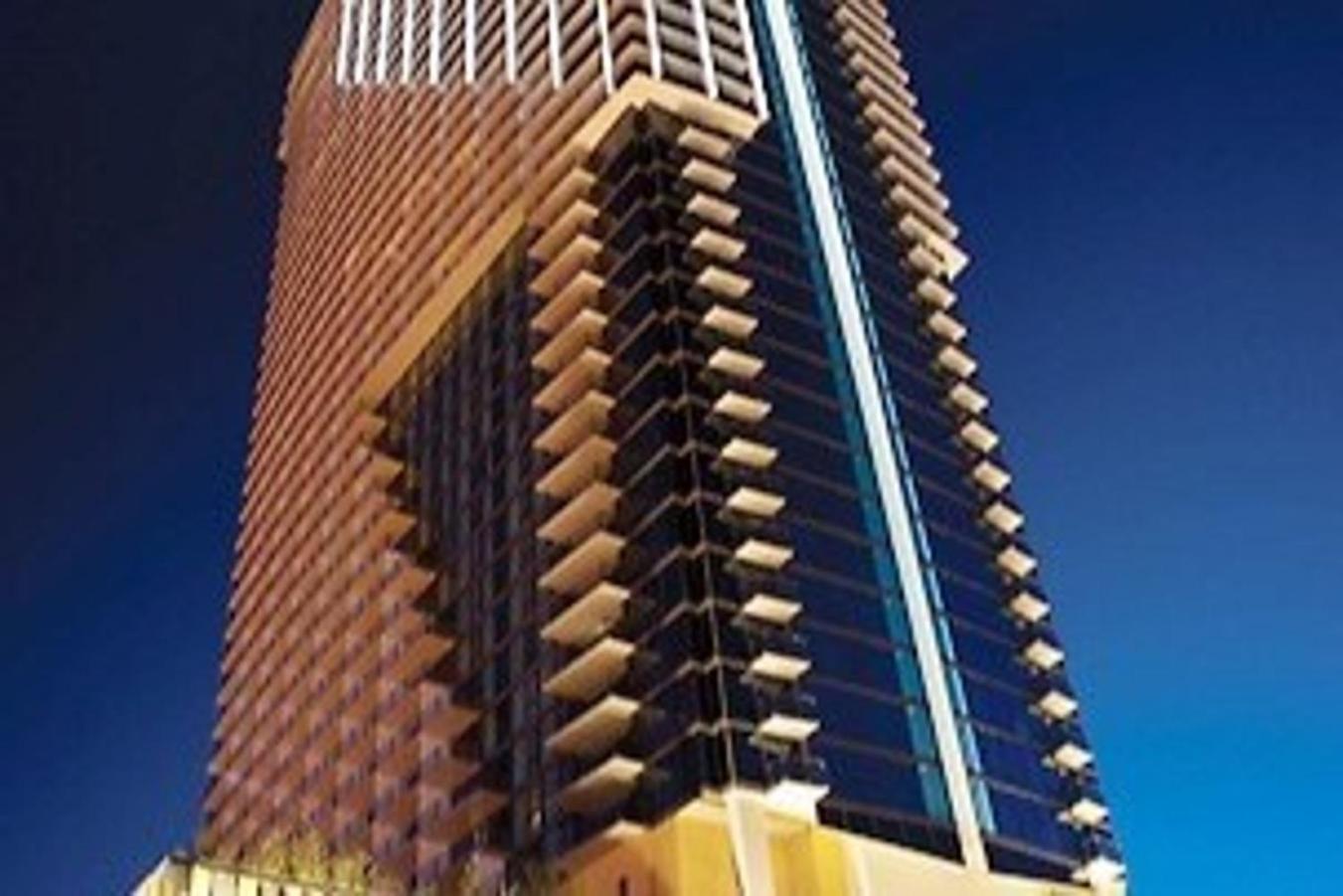 Strip Views Balcony No Fee Holiday home Las Vegas