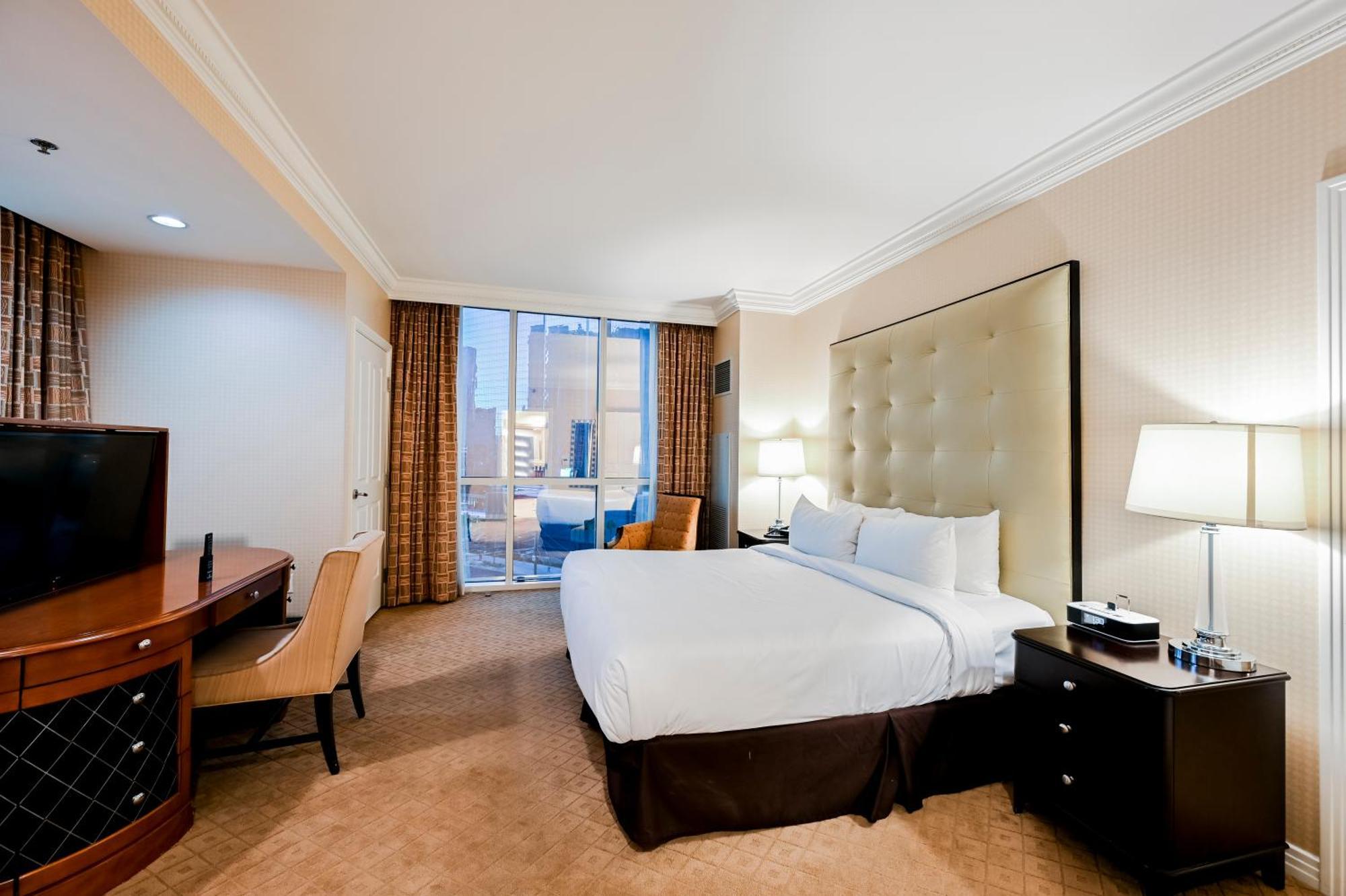 Aparthotel Stripviewsuites At Signature