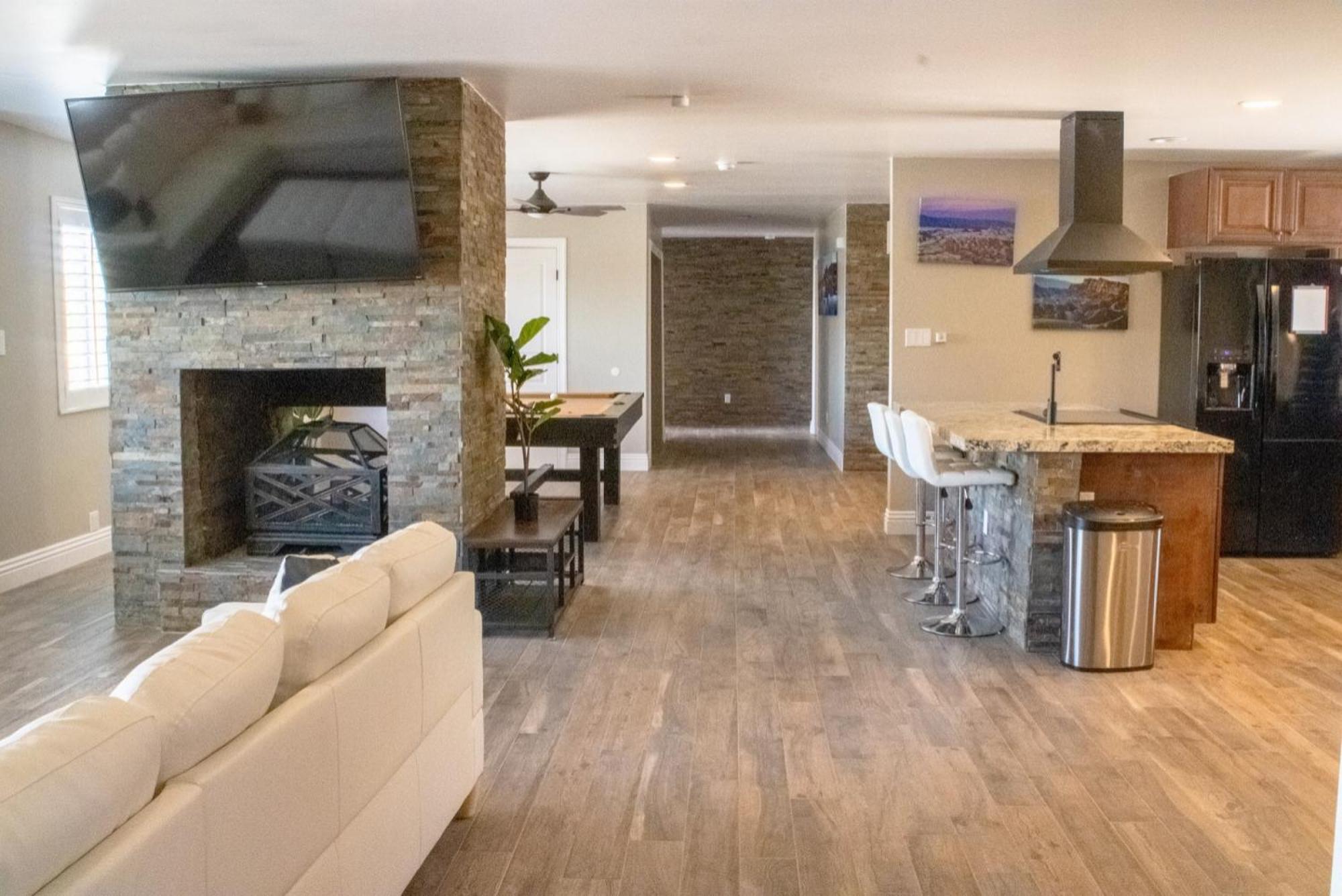 Lux Private - Pool, Billiards, 8 Smart Tvs, Board Games, Cotton Bedding - The Stone Sanctuary At Mccullough Hills Trailhead *