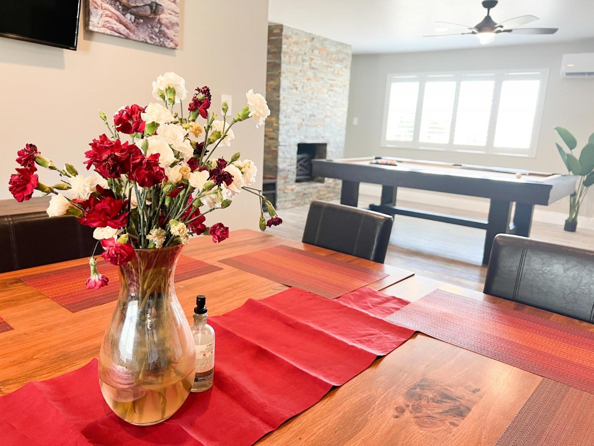 Lux Private - Pool, Billiards, 8 Smart Tvs, Board Games, Cotton Bedding - The Stone Sanctuary At Mccullough Hills Trailhead Holiday home