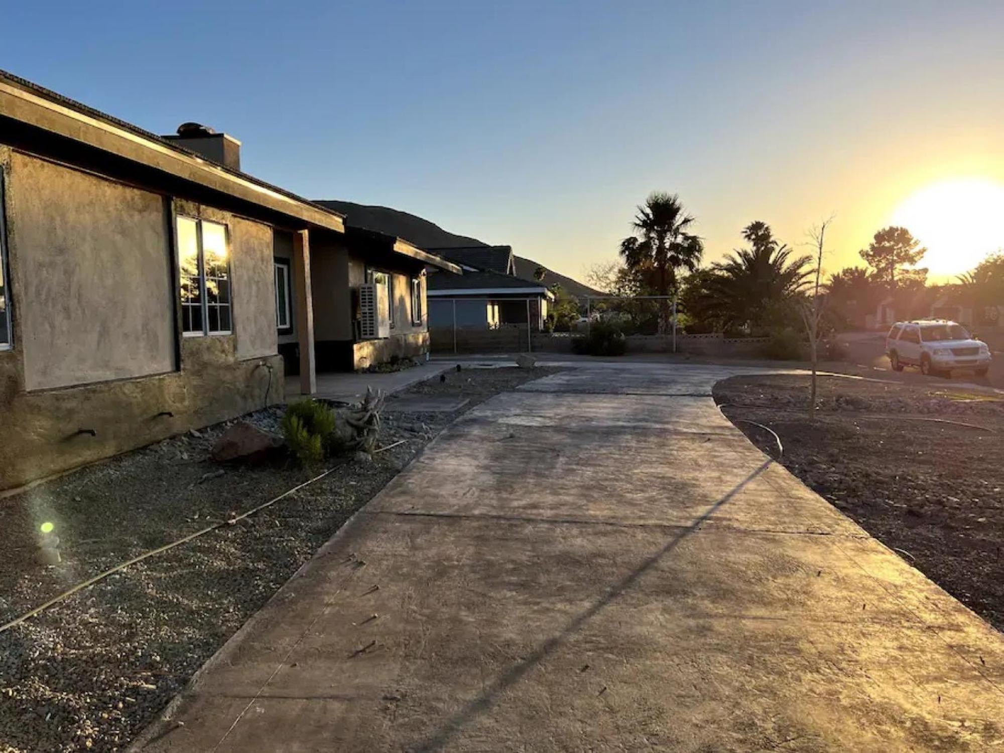 Lux Private - Pool, Billiards, 8 Smart Tvs, Board Games, Cotton Bedding - The Stone Sanctuary At Mccullough Hills Trailhead * Las Vegas