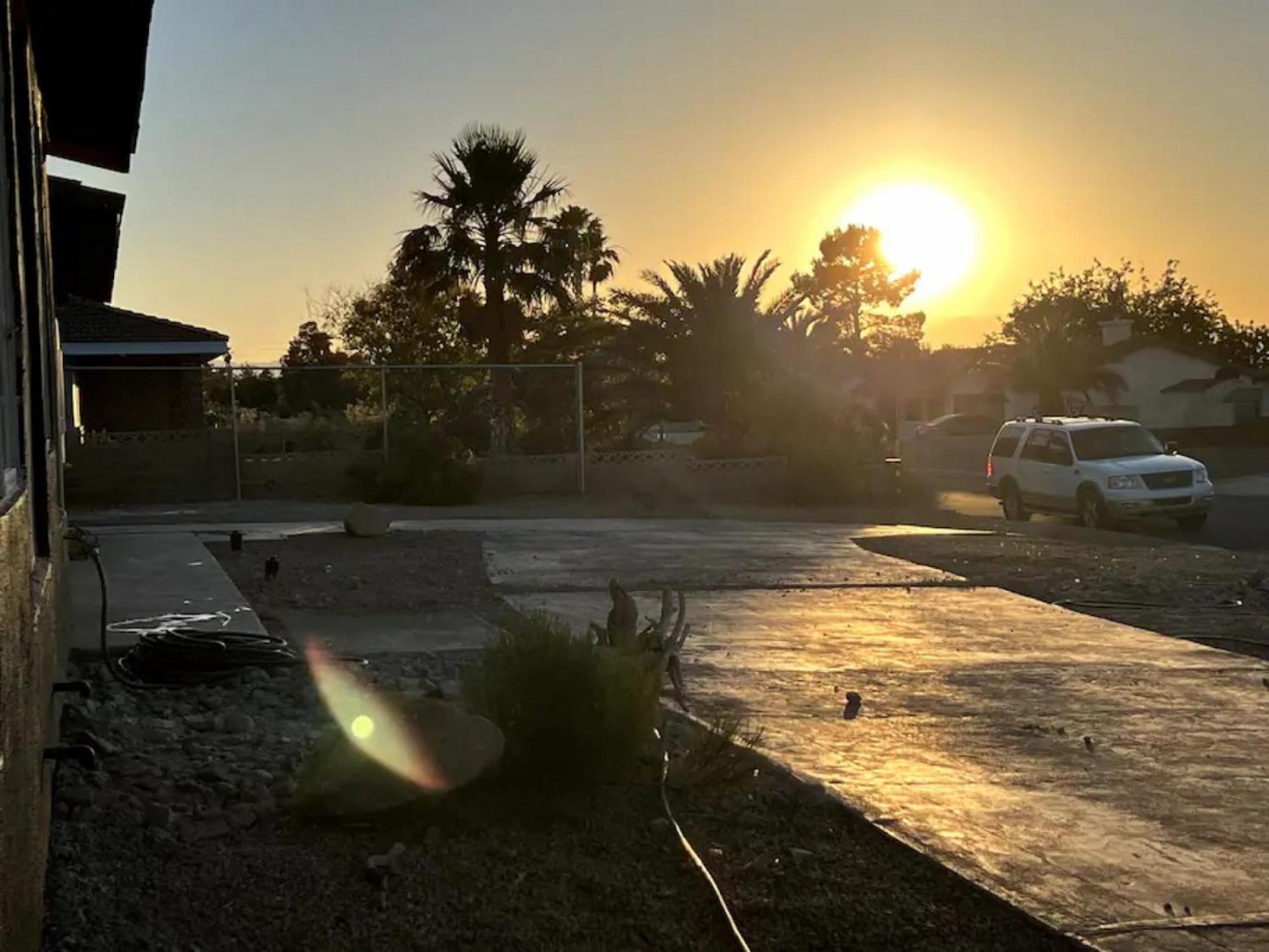 Lux Private - Pool, Billiards, 8 Smart Tvs, Board Games, Cotton Bedding - The Stone Sanctuary At Mccullough Hills Trailhead Holiday home Las Vegas