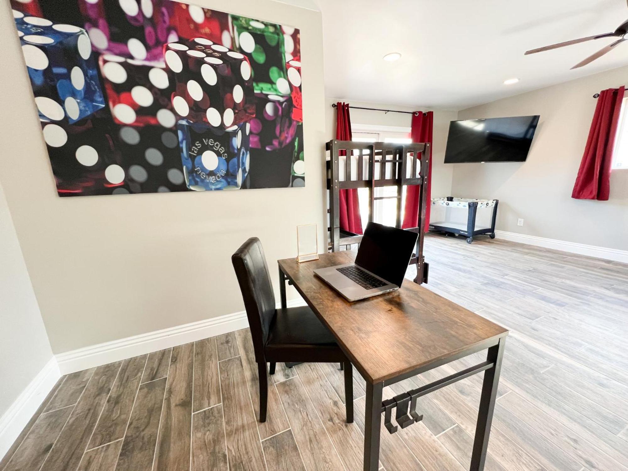 Lux Private - Pool, Billiards, 8 Smart Tvs, Board Games, Cotton Bedding - The Stone Sanctuary At Mccullough Hills Trailhead Holiday home