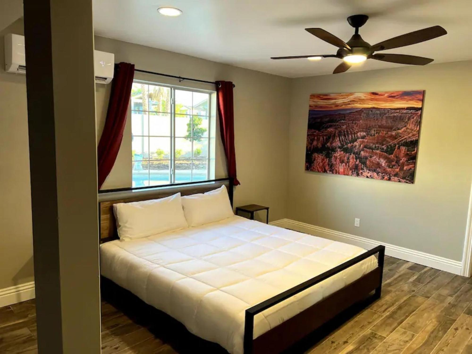 Lux Private - Pool, Billiards, 8 Smart Tvs, Board Games, Cotton Bedding - The Stone Sanctuary At Mccullough Hills Trailhead Las Vegas