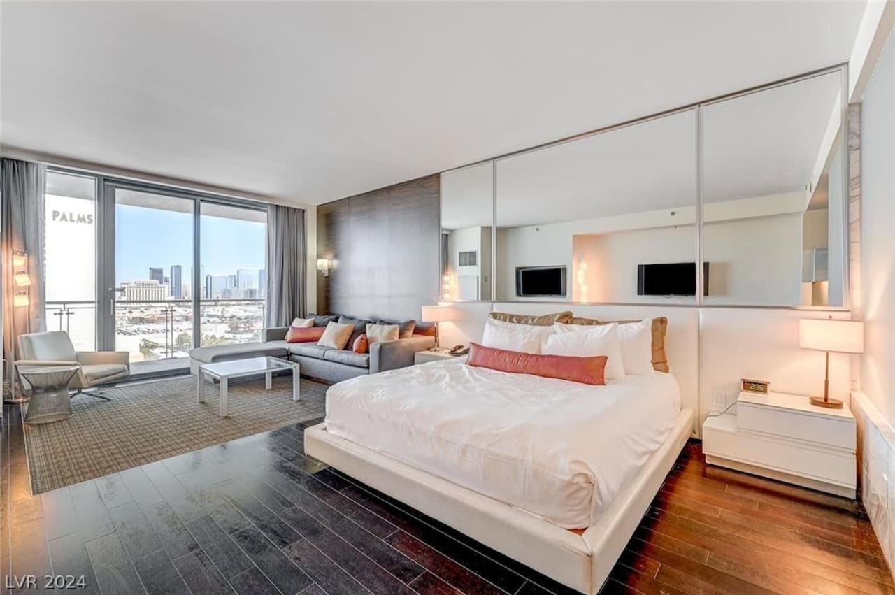 Stunning Strip View W Balcony Access 35308 Las Vegas