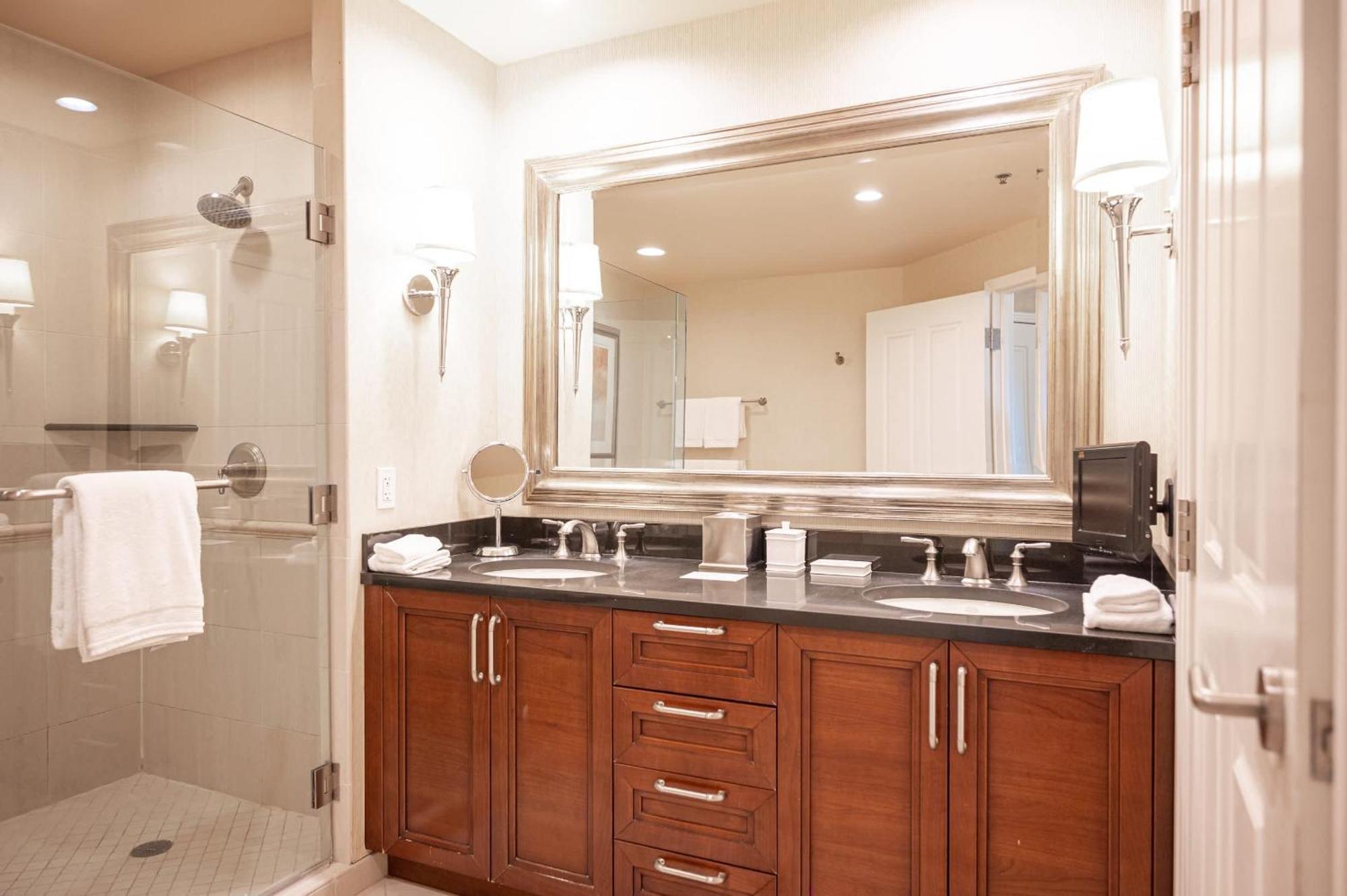 No Fee Strip View Balcony+ Valet Parking Las Vegas