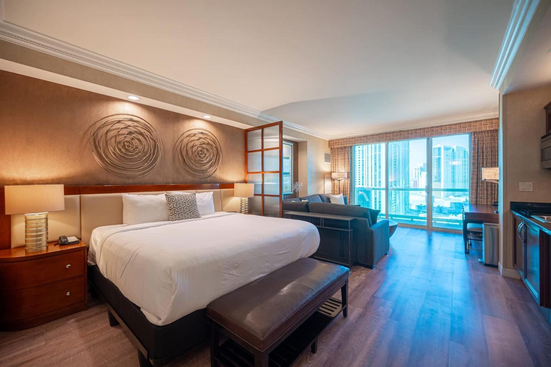 No Fee Strip View Balcony+ Valet Parking