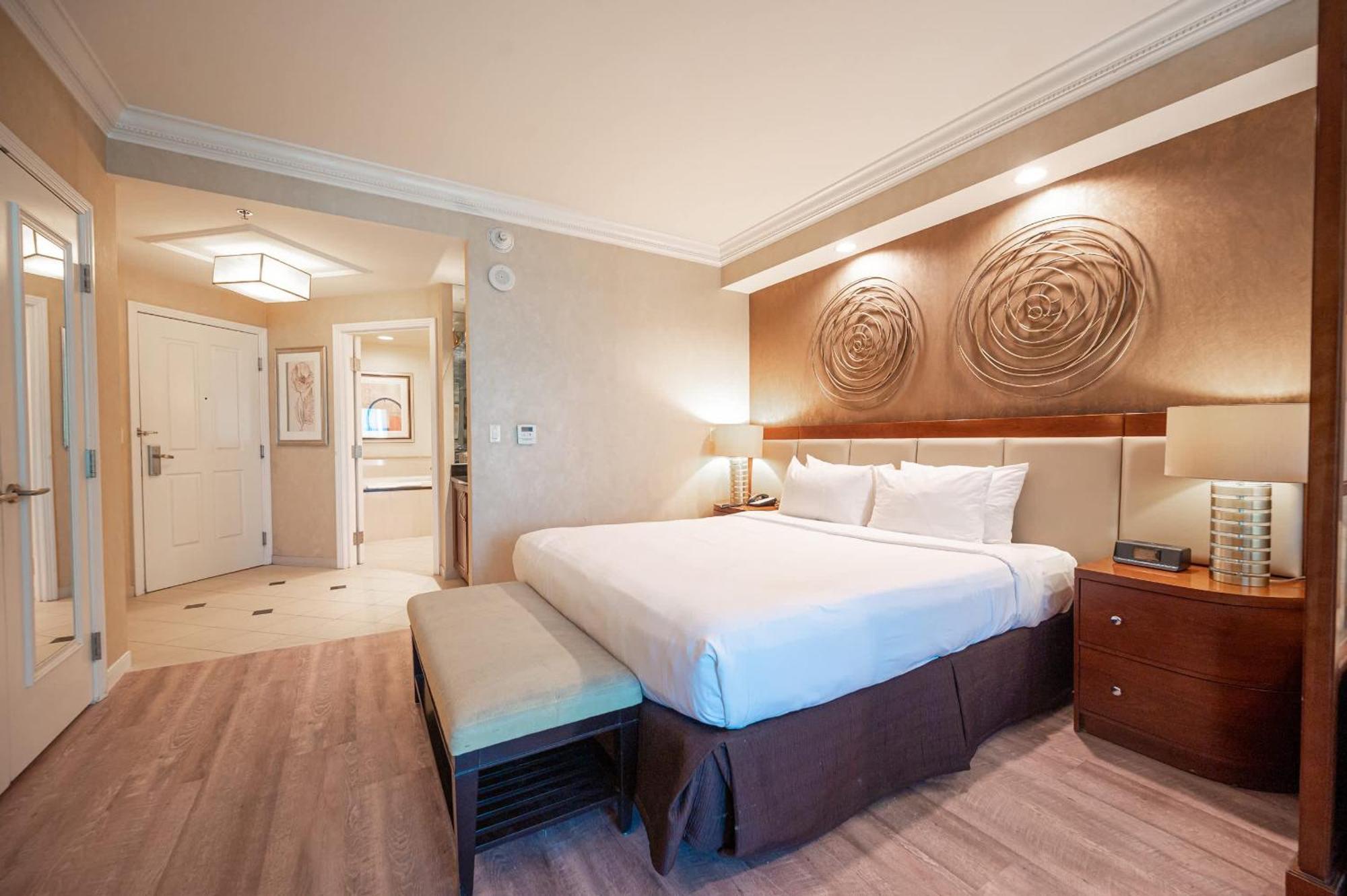 No Fee Strip View Balcony+ Valet Parking