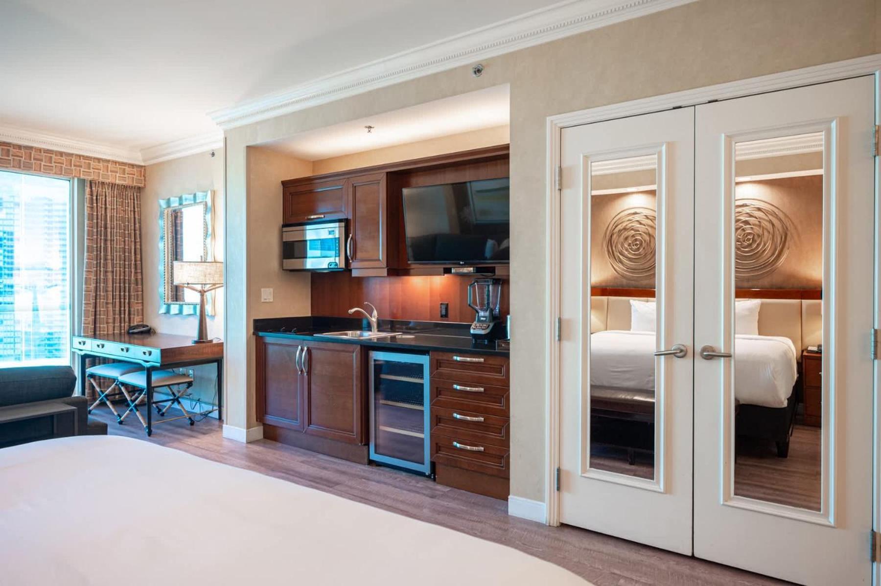 No Fee Strip View Balcony+ Valet Parking Holiday home *