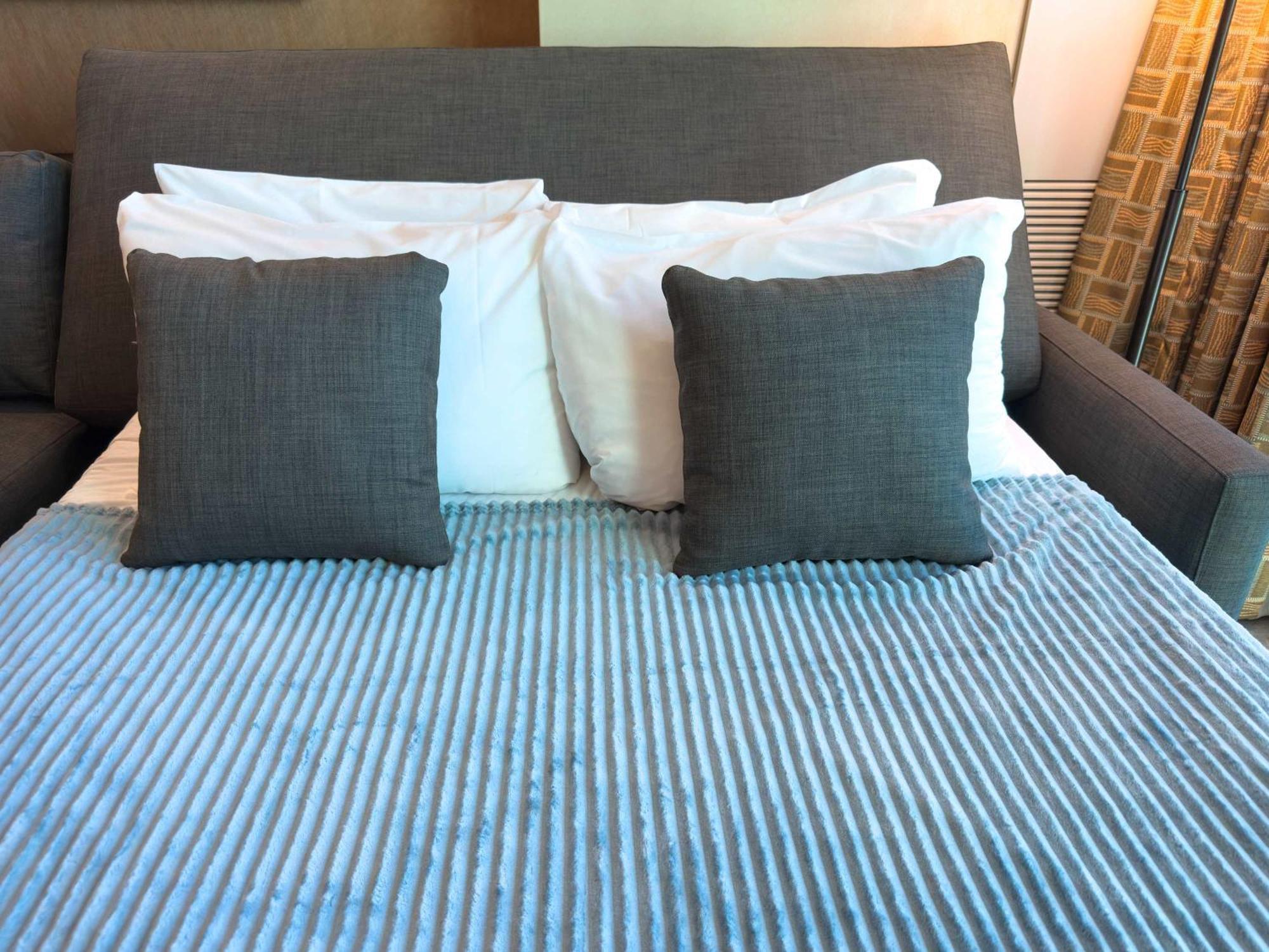 No Fee Strip View Balcony+ Valet Parking
