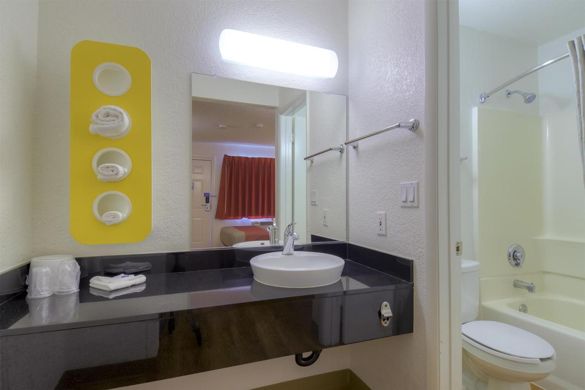 6 Vegas, Nv - I-15 Stadium Hotel