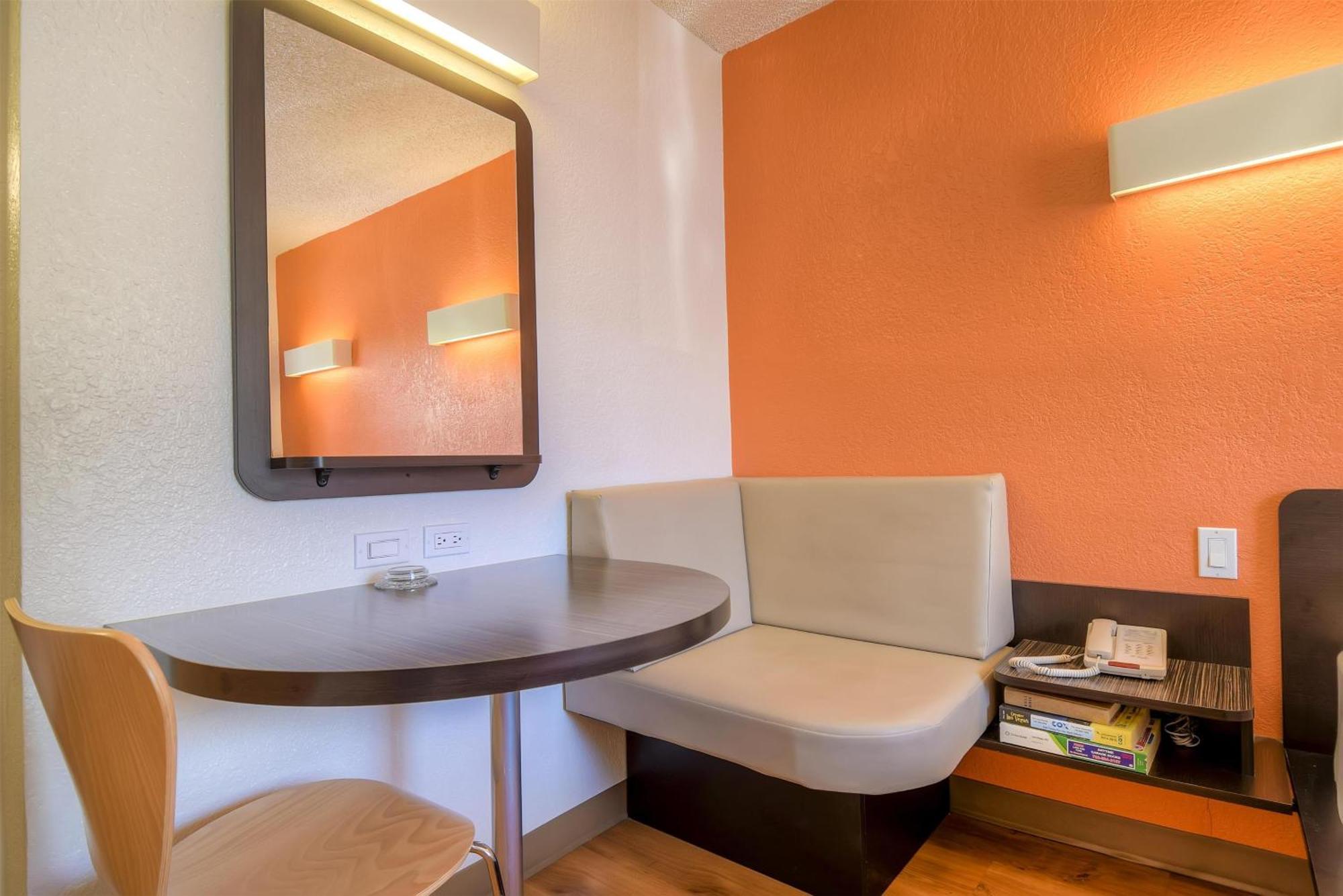 6 Vegas, Nv - I-15 Stadium Hotel 2*