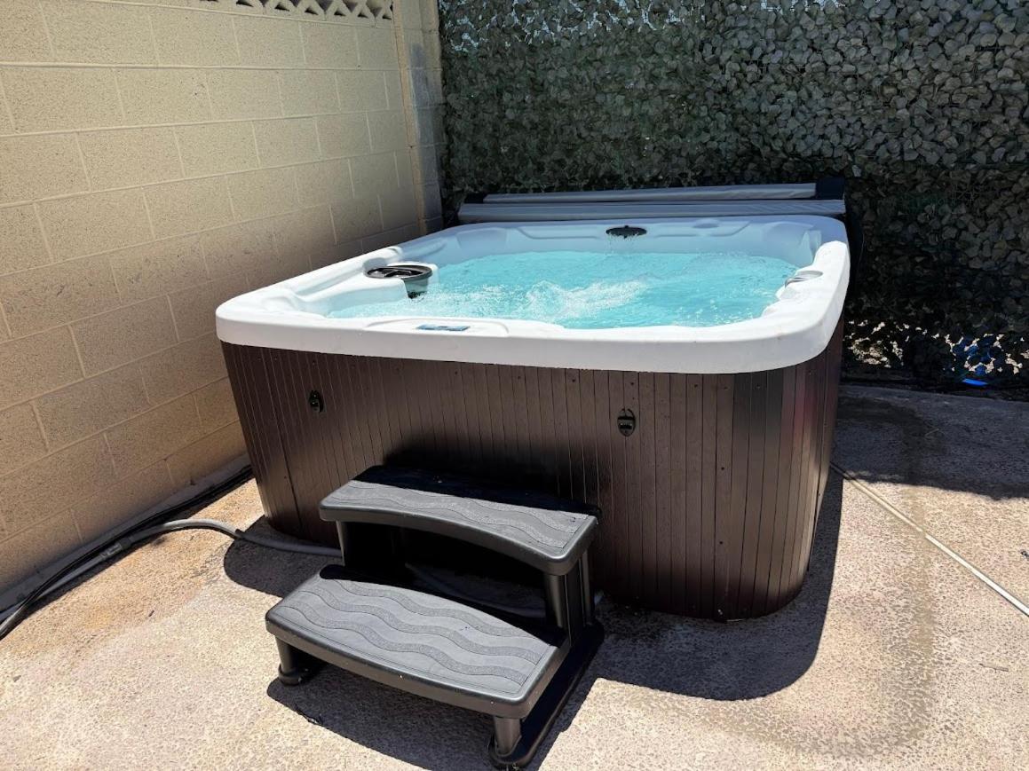 Large House, 15 Beds, Heated Pool, Hot Tub, Bbq, Close To Strip Villa Las Vegas