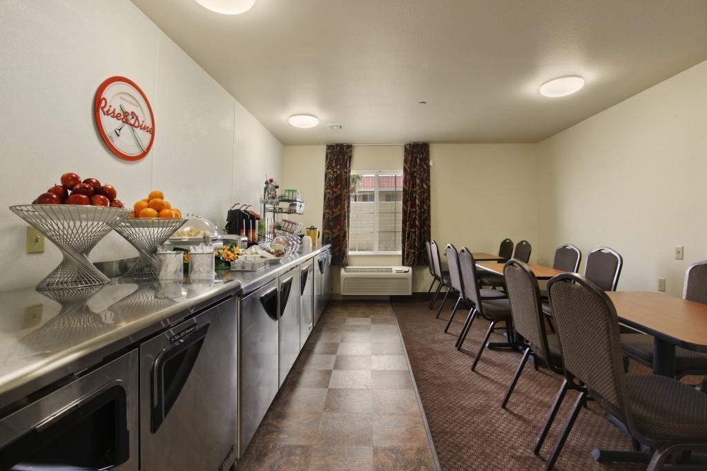Hotel Howard Johnson Vegas / Near Nellis Afb