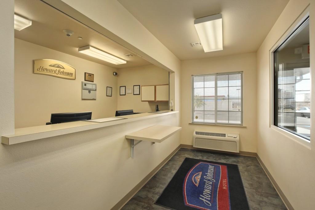 Howard Johnson Vegas / Near Nellis Afb