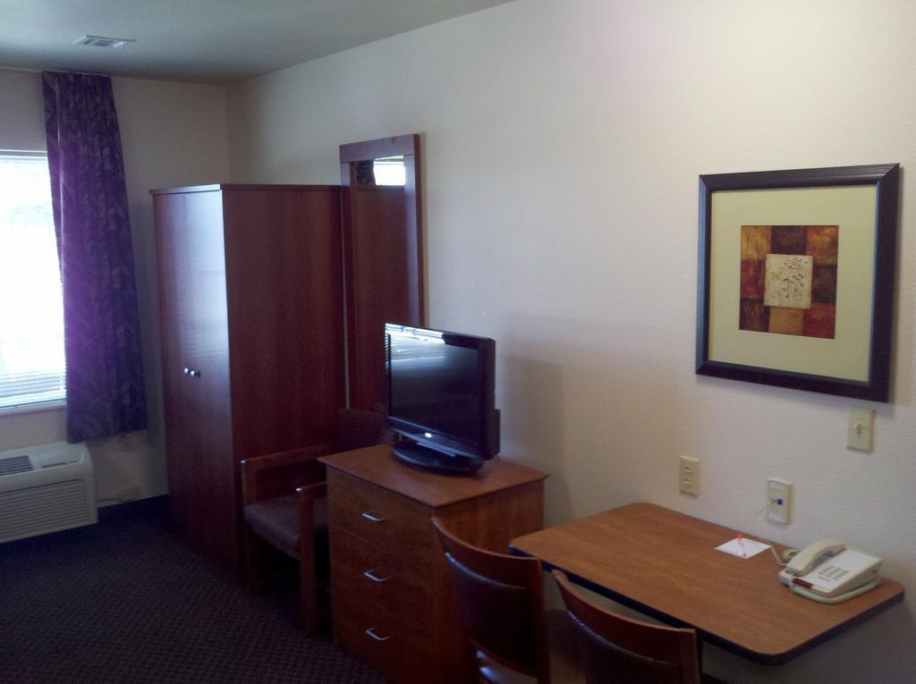 Hotel Howard Johnson Vegas / Near Nellis Afb
