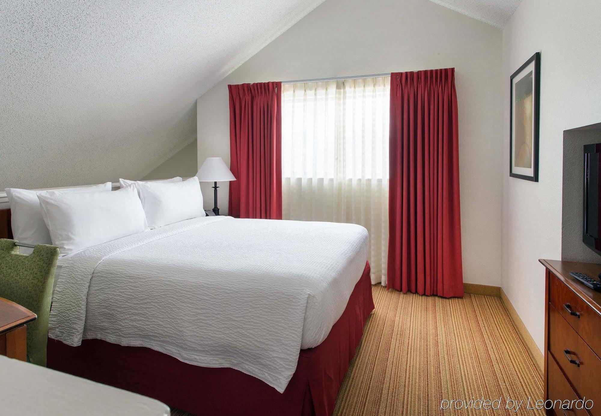 By Marriott Convention Center 3*