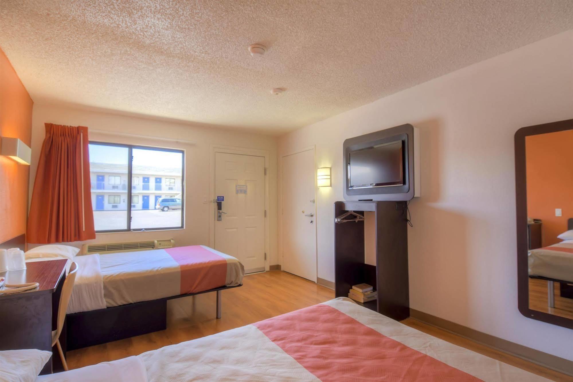 6 Vegas, Nv - I-15 Stadium Hotel
