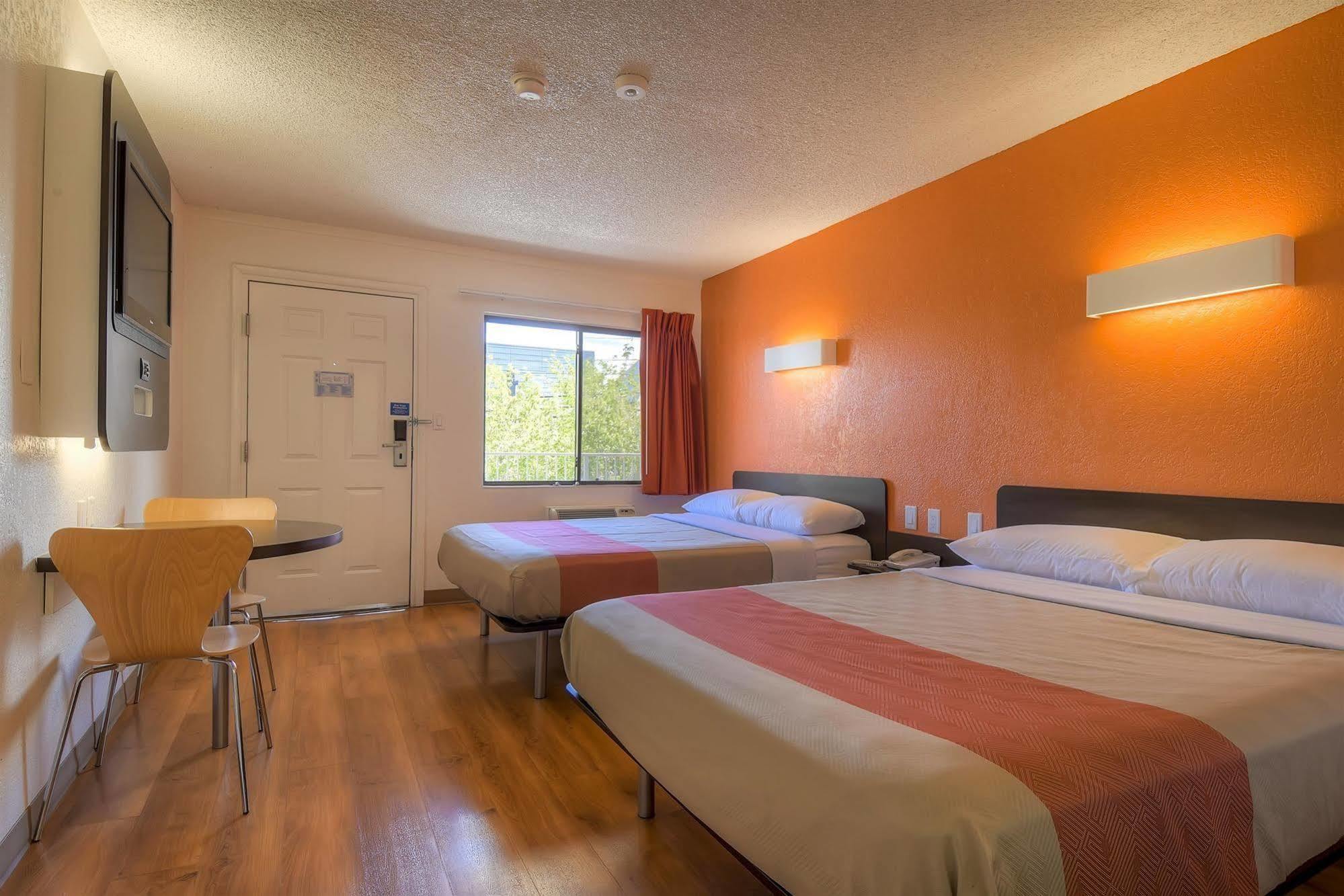 6 Vegas, Nv - I-15 Stadium Hotel
