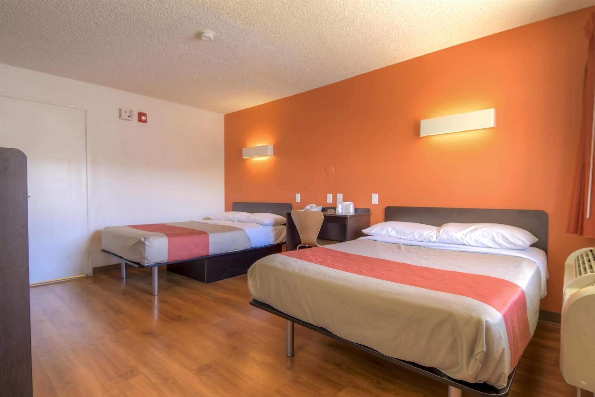 6 Vegas, Nv - I-15 Stadium Hotel