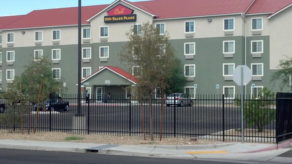 Howard Johnson Vegas / Near Nellis Afb 3*
