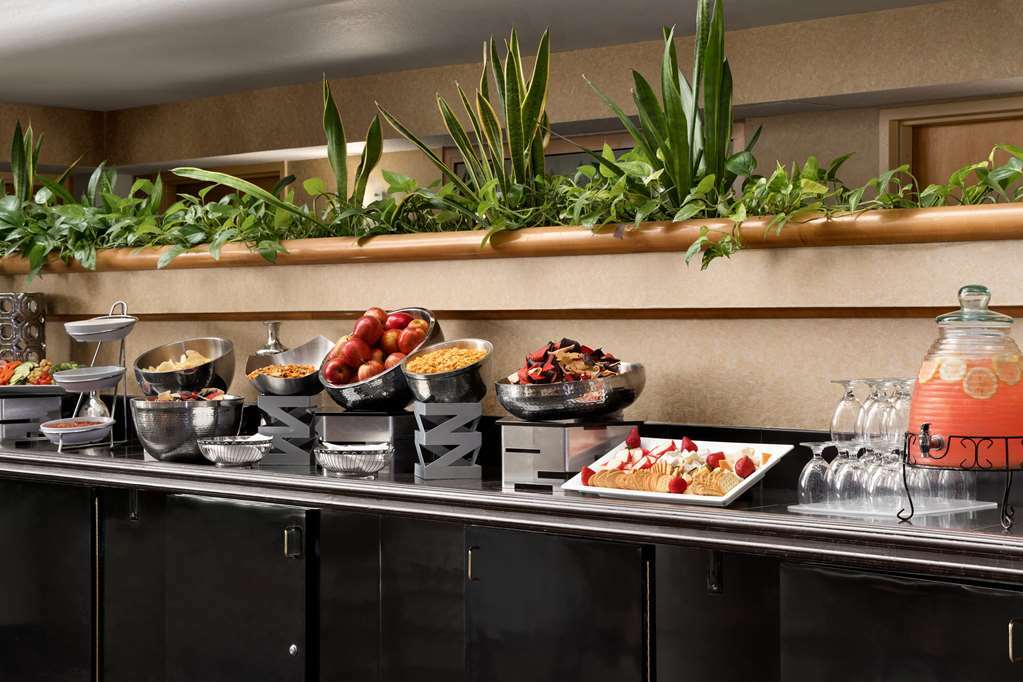 Embassy By Hilton Convention Center Hotel 4*