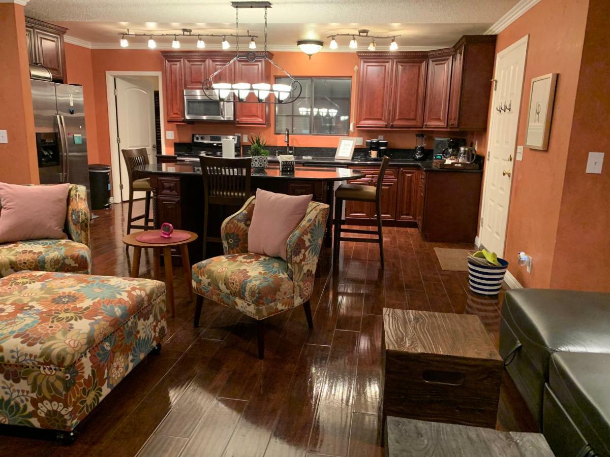 The Oasis At The Lakes Bed & Breakfast Las Vegas