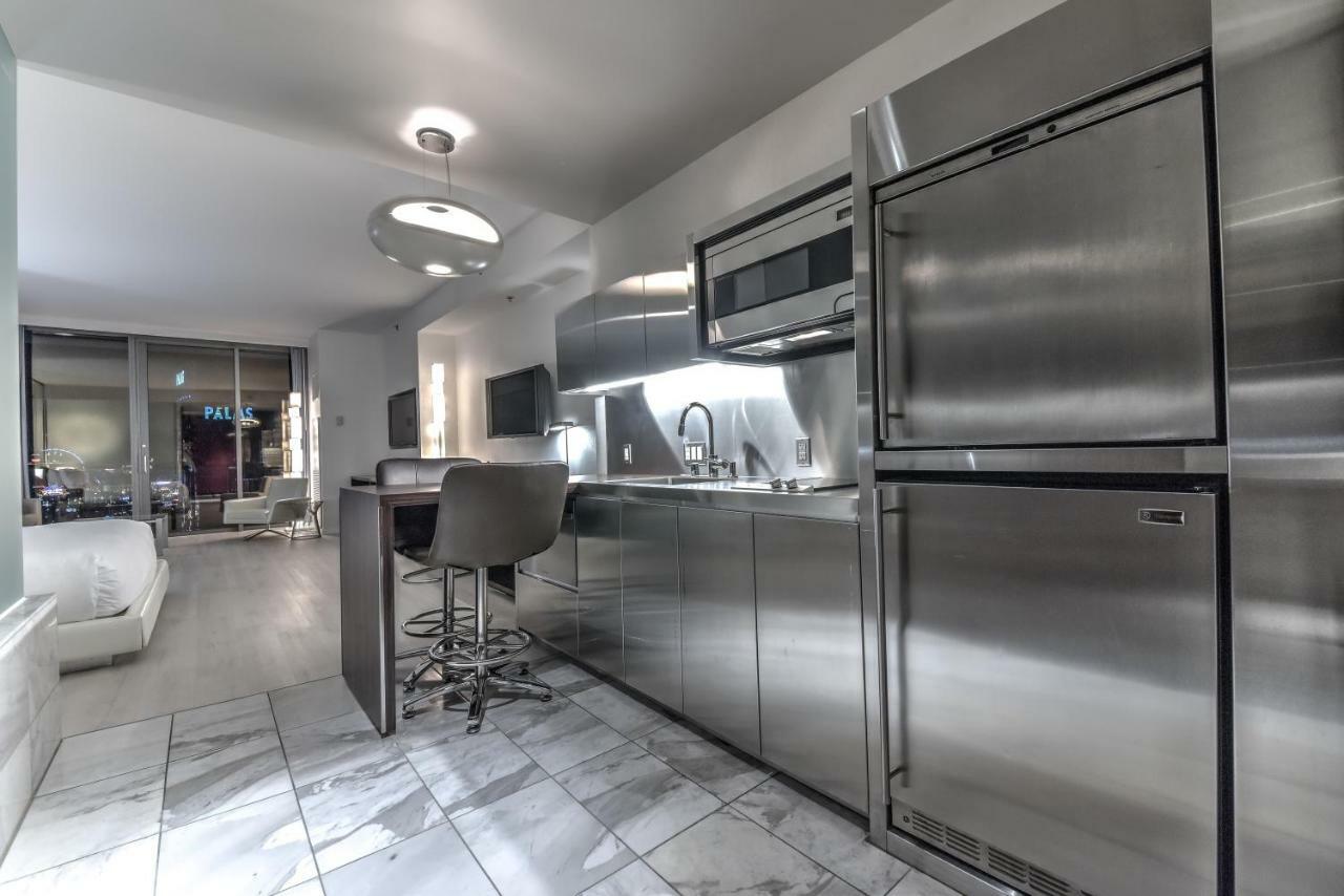 Palms Place Stripview With Open Balcony -33