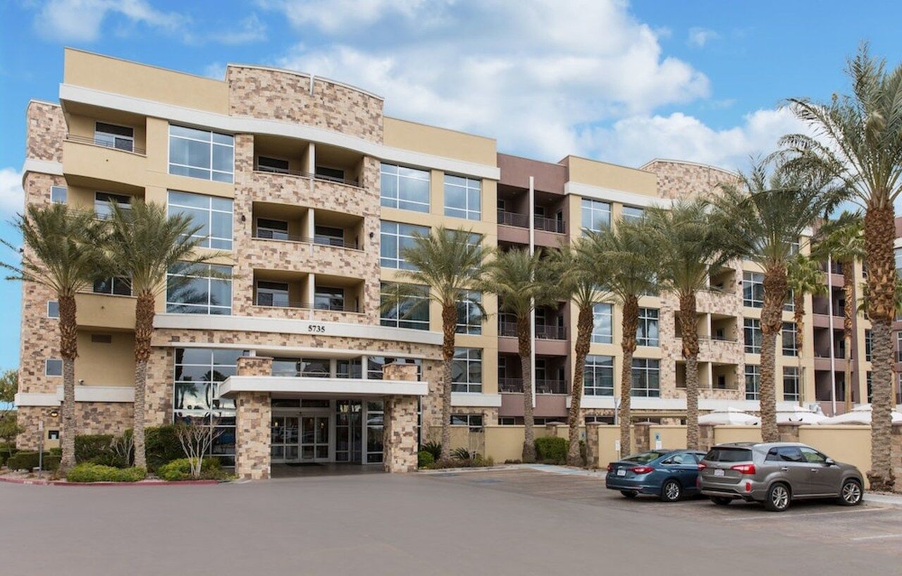 Staybridge Vegas - Stadium District Hotel