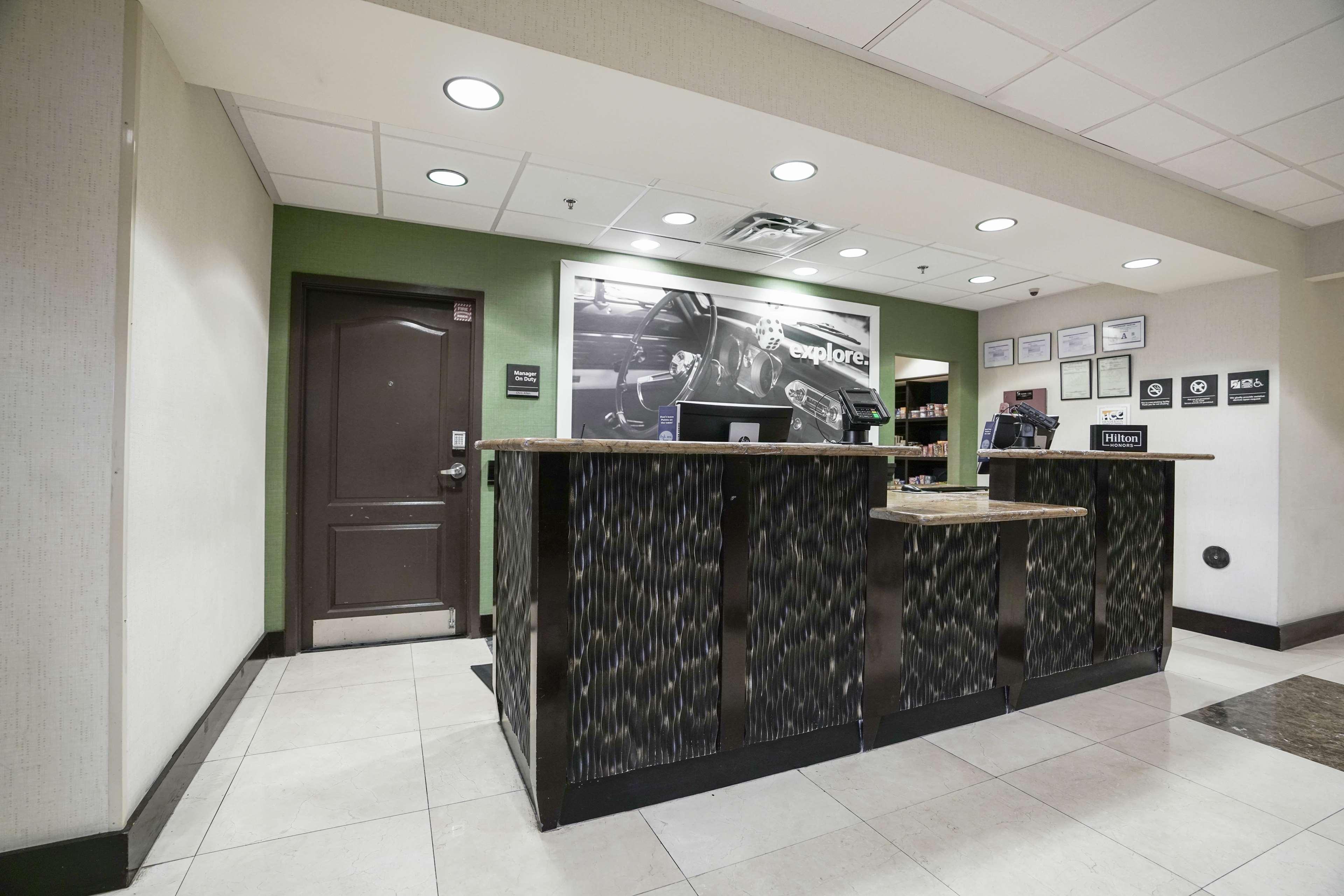 Hampton & Airport Hotel 3*