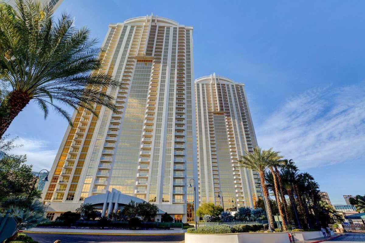 Mgm Signature-33-709 F1 Track & Strip View Balcony