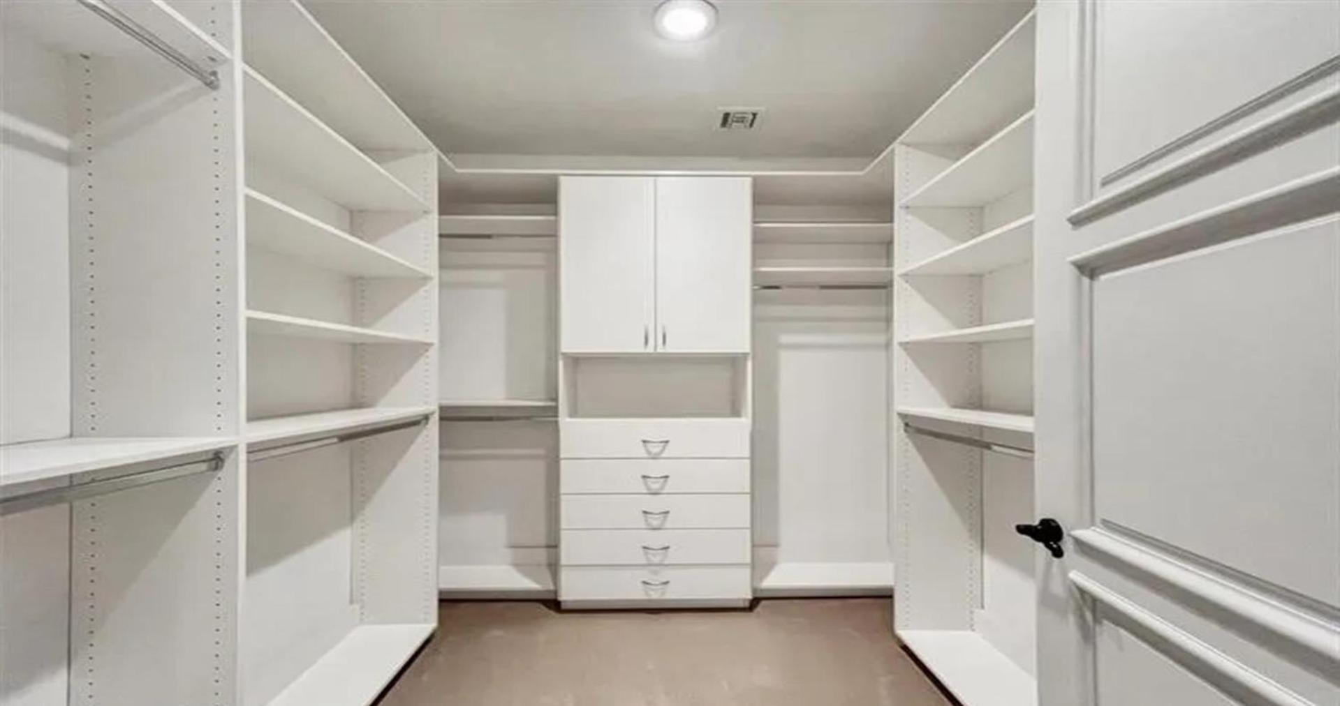 Three Bedroom Luxury With Private Express Elevator Apartment