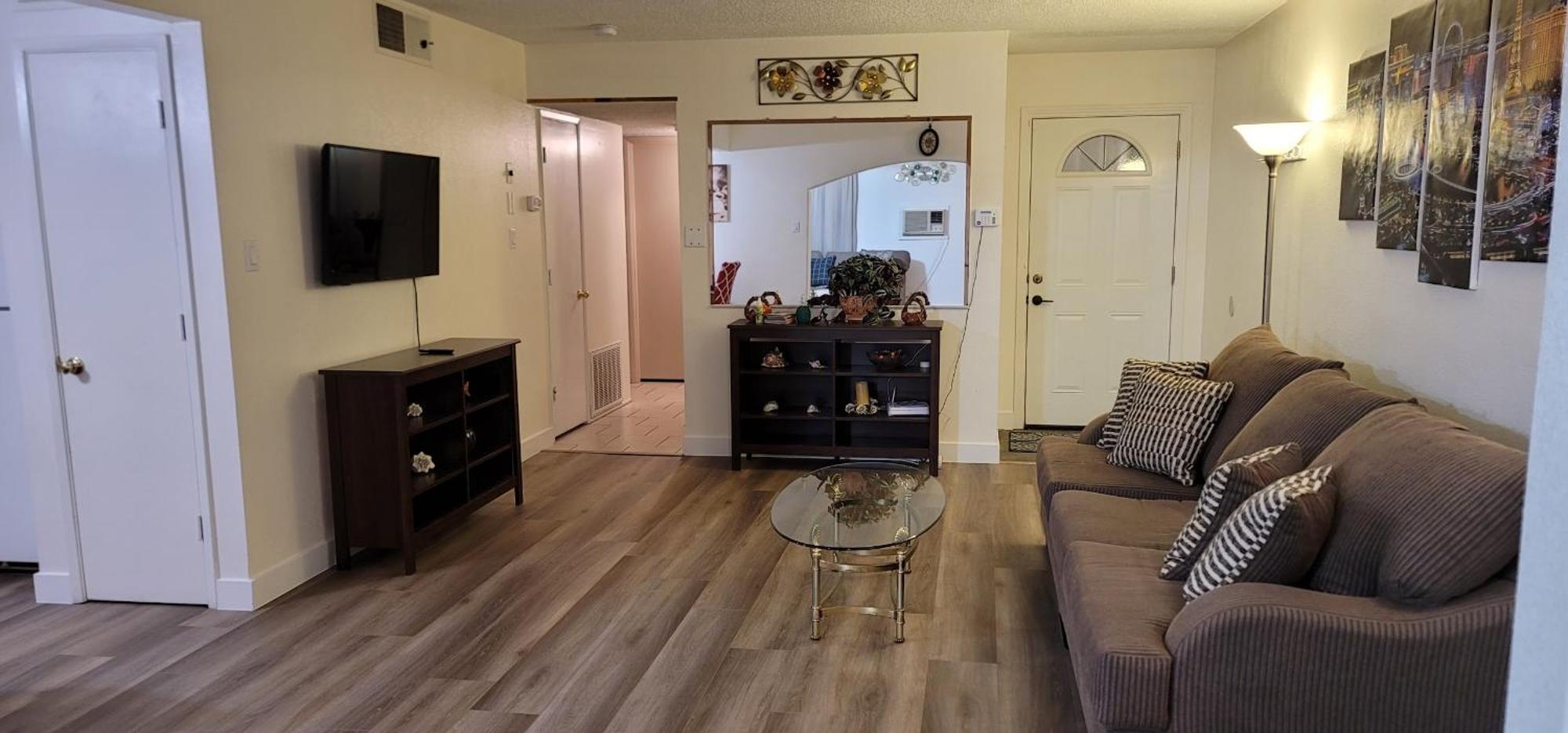 Vacation 3.5 Mi To Strip/dt/outlt Up To 8 Gst Holiday home