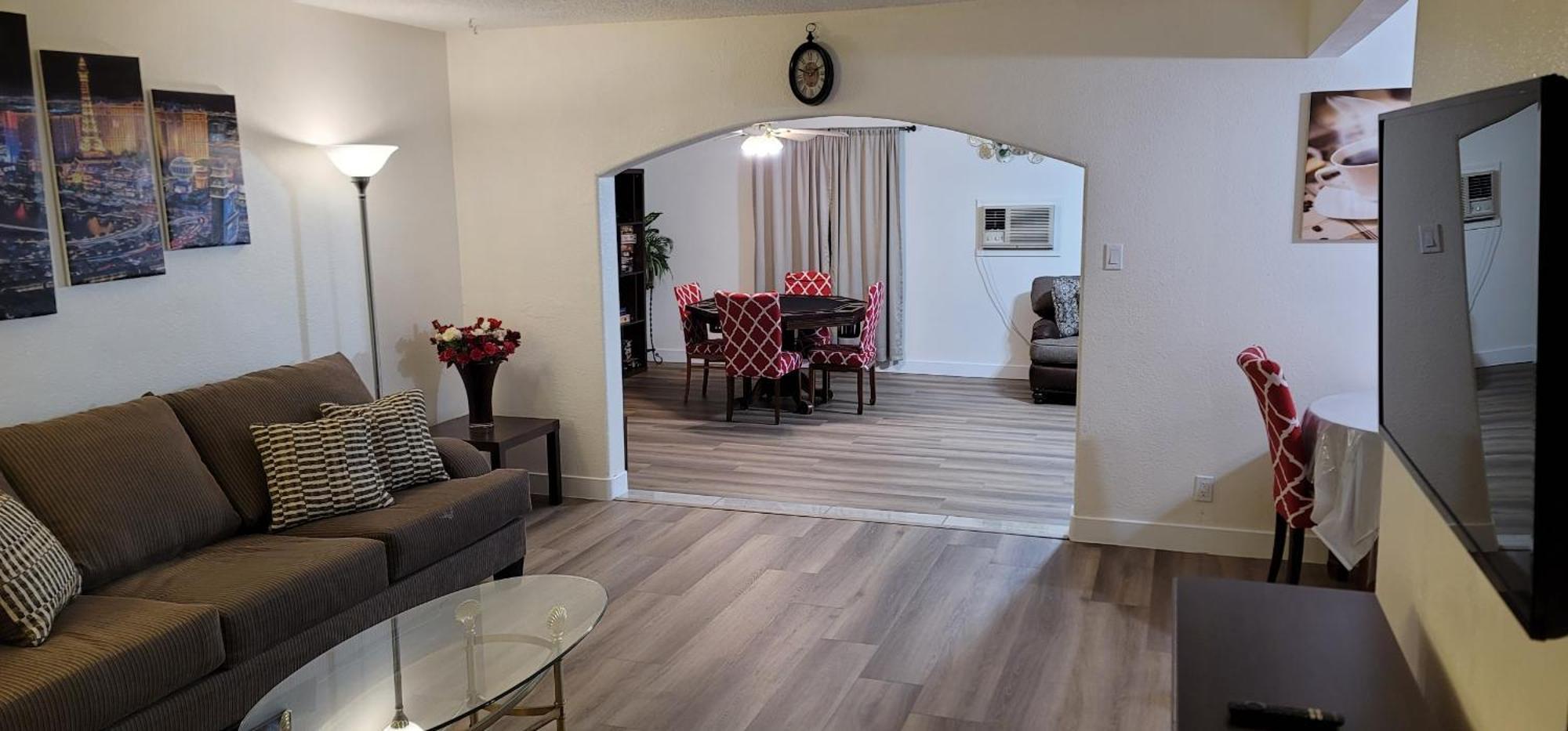 Vacation 3.5 Mi To Strip/dt/outlt Up To 8 Gst Holiday home Las Vegas