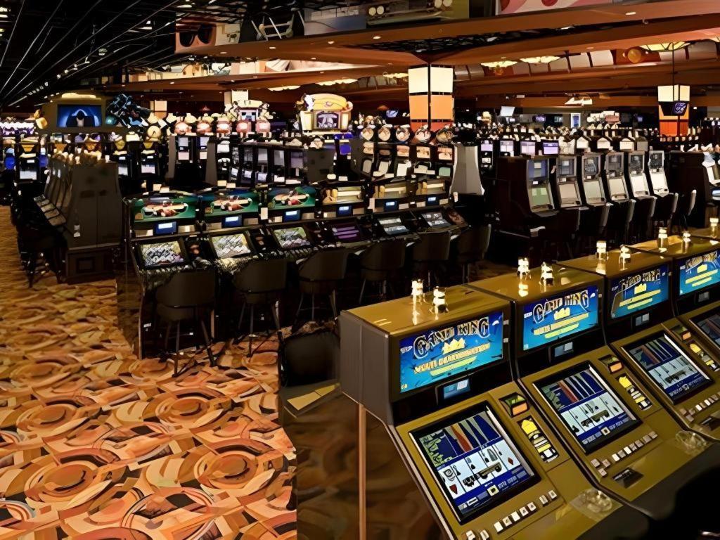 Eastside Cannery Casino 3*