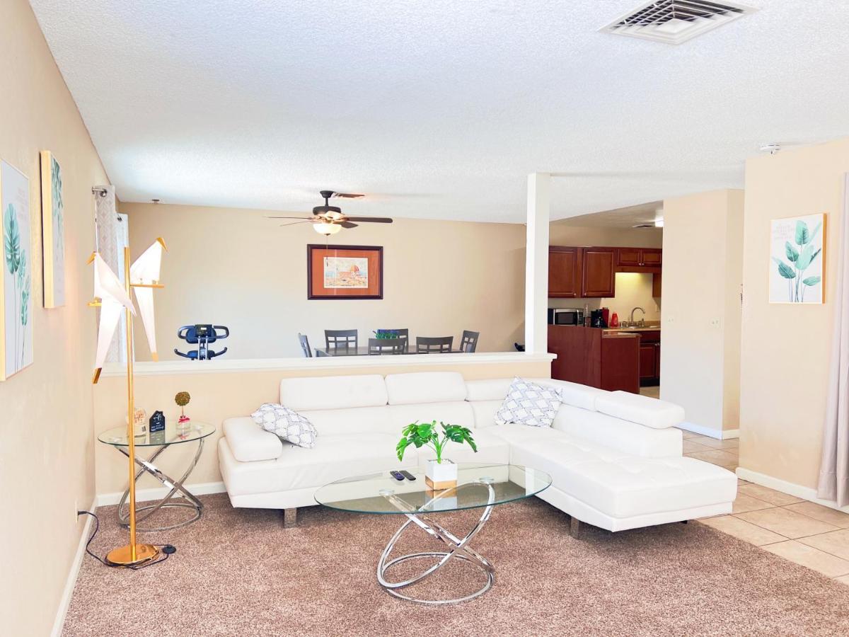 Perfect 4 Bedroom 10 Mins To The Strip Holiday home *