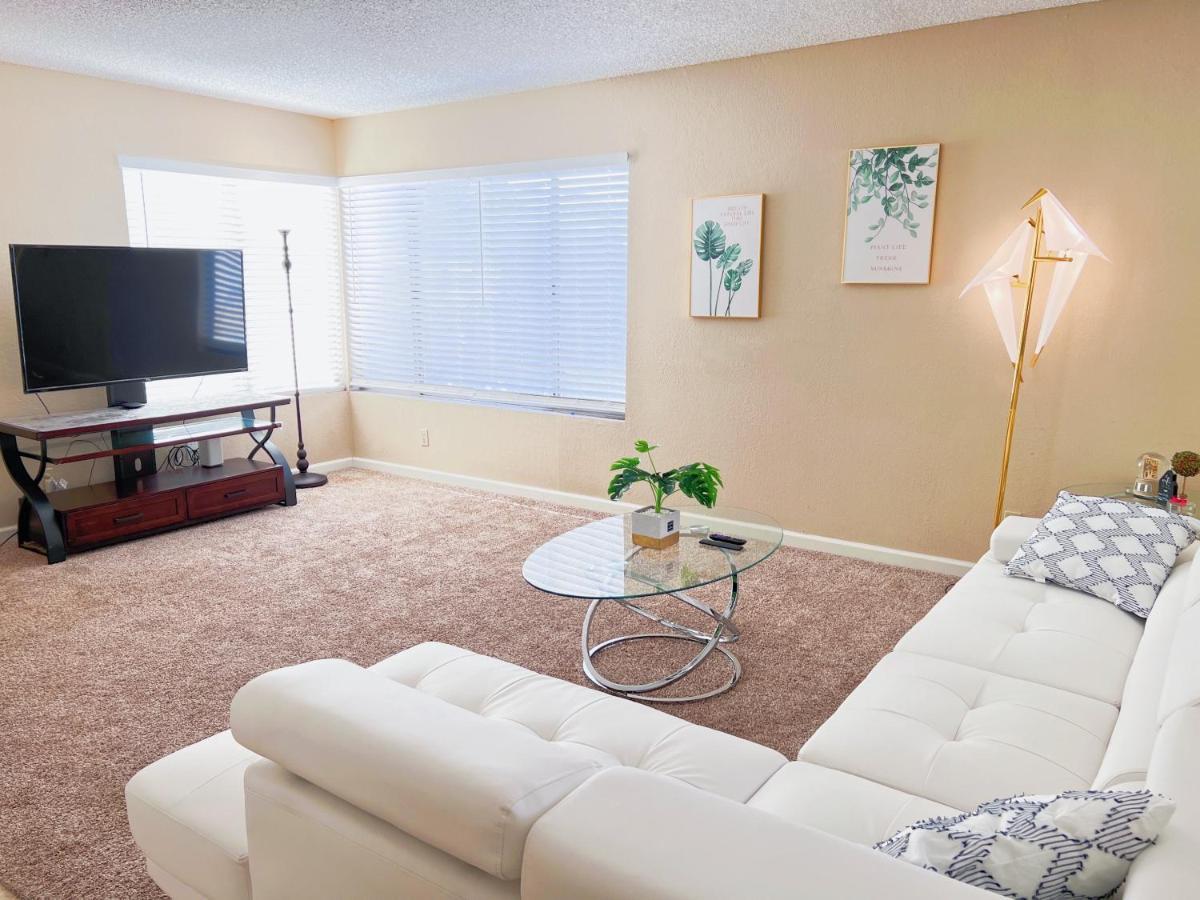 Holiday home Perfect 4 Bedroom 10 Mins To The Strip