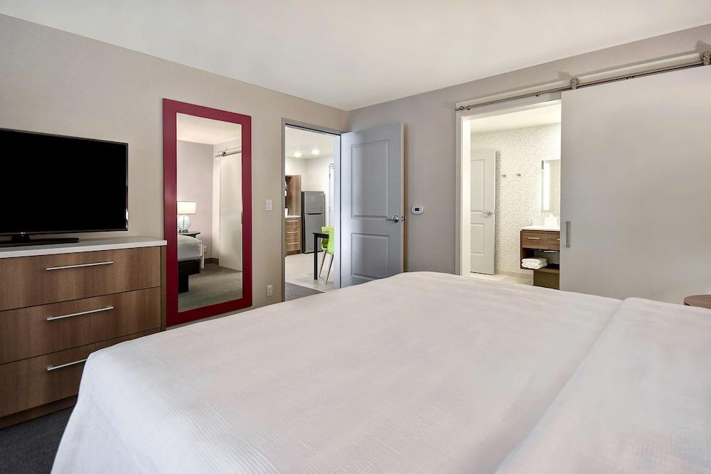 Hampton & Vegas Convention Center - No Fee