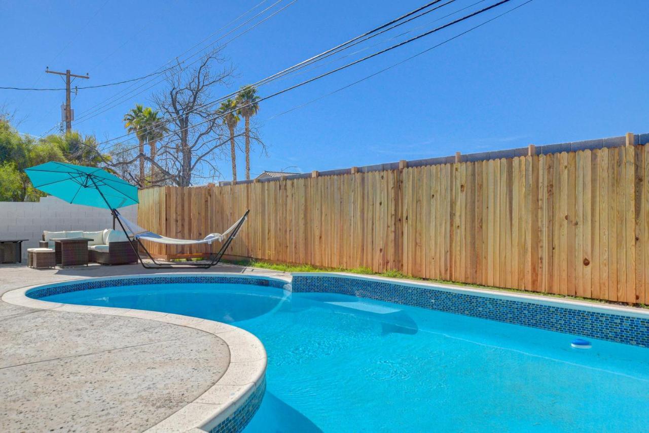 Lady Luck Oasis Large Pool Dogs Welcome Las Vegas