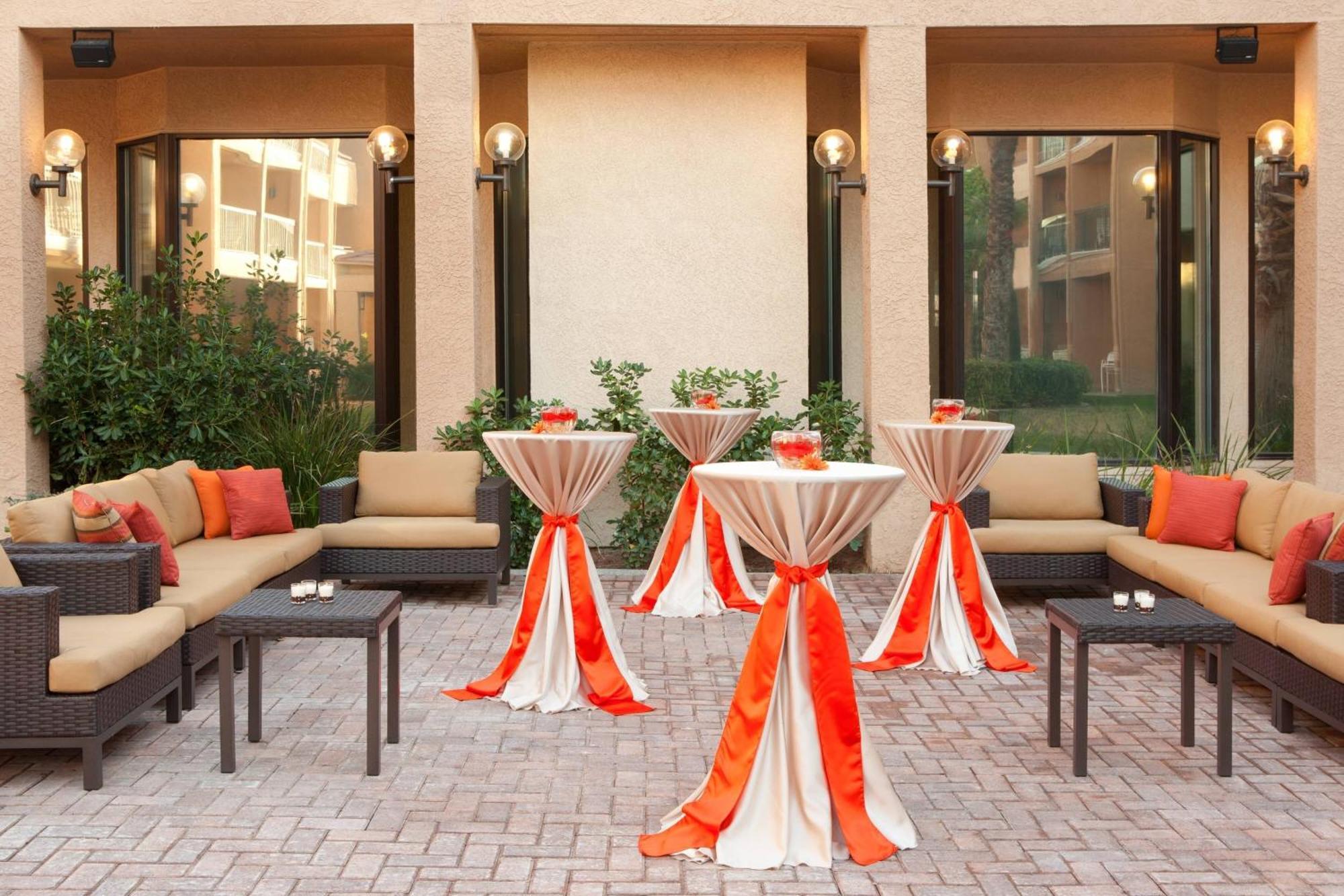 Courtyard By Marriott Convention Center