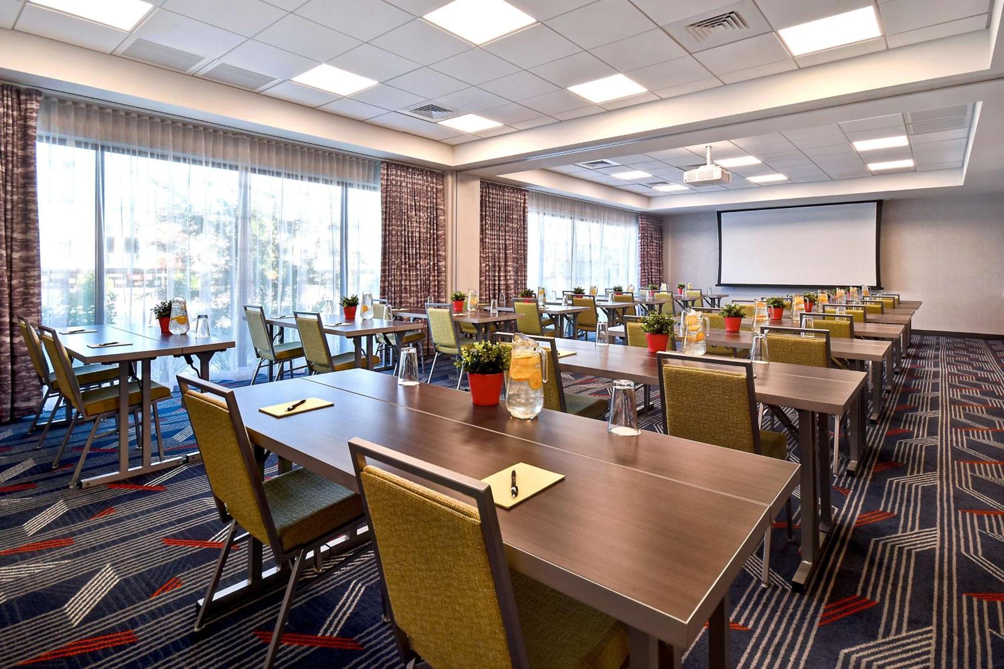 Hotel Hampton & Vegas Convention Center - No Fee Las Vegas