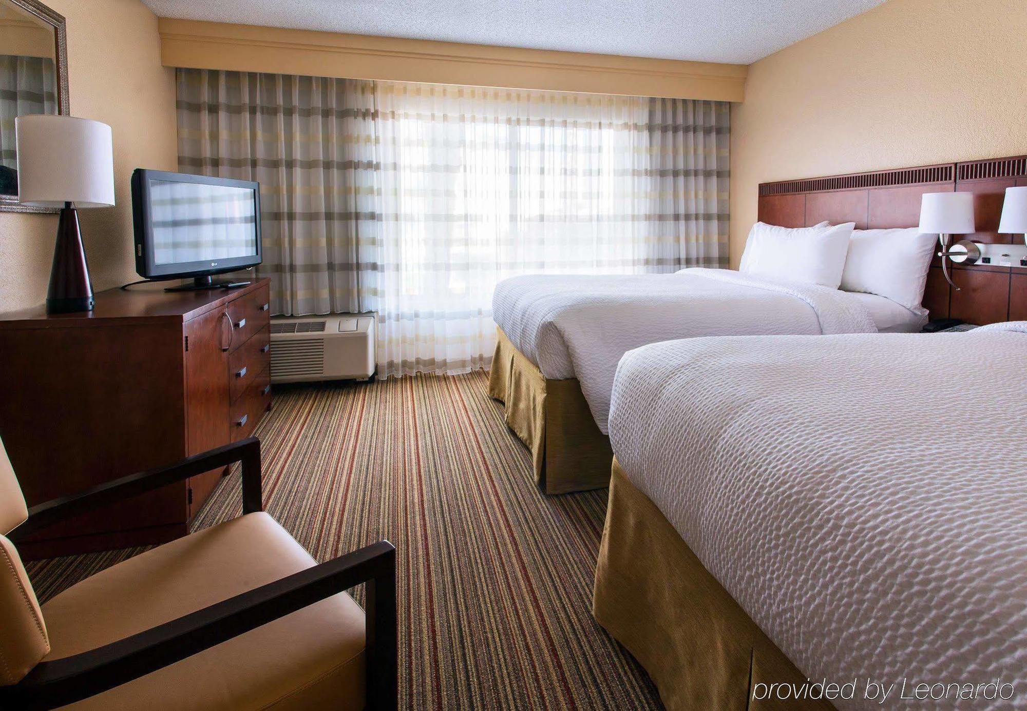 Courtyard By Marriott Convention Center Hotel