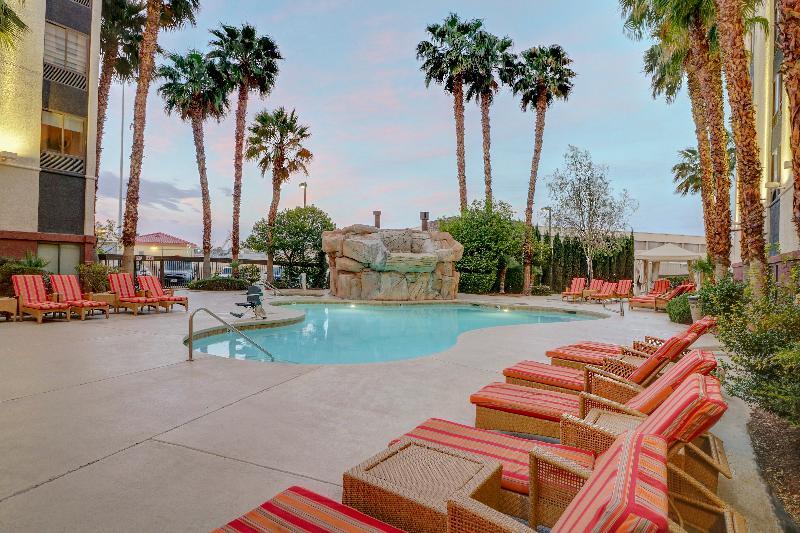 Hampton Tropicana Hotel 3*